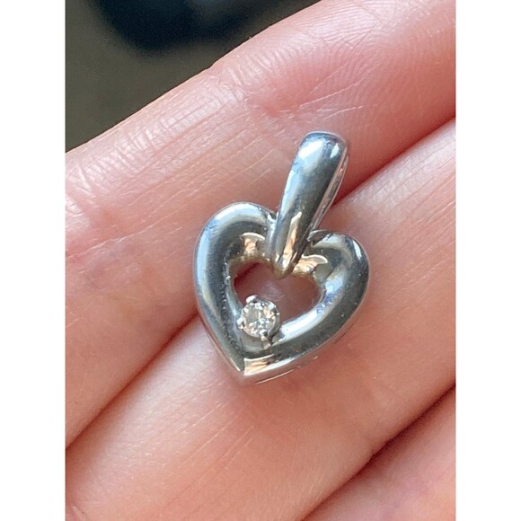 14kt solid white gold genuine white sapphire heart pendant